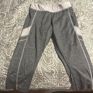 Yoga capri pants white/heather grey size M